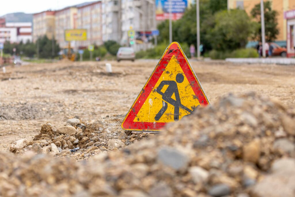 Maîtrise d'œuvre chantier voirie - panneau travaux signalisation routière ACT-Conseils